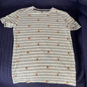 Old Navy boys 10/12 waves with surfers t shirt